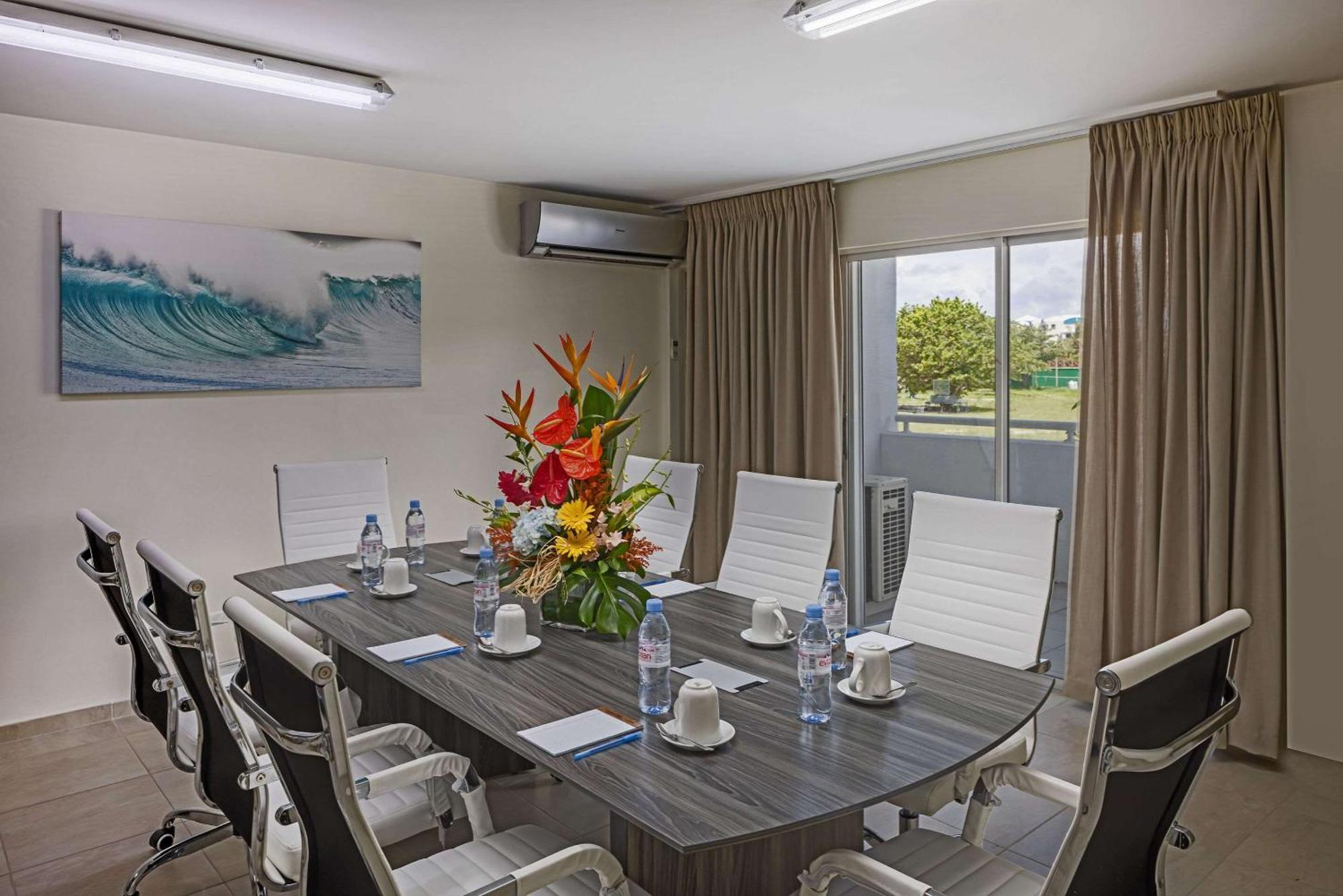 The Atrium Beach Resort And Spa, Ascend Hotel Collection Simpson Bay Extérieur photo