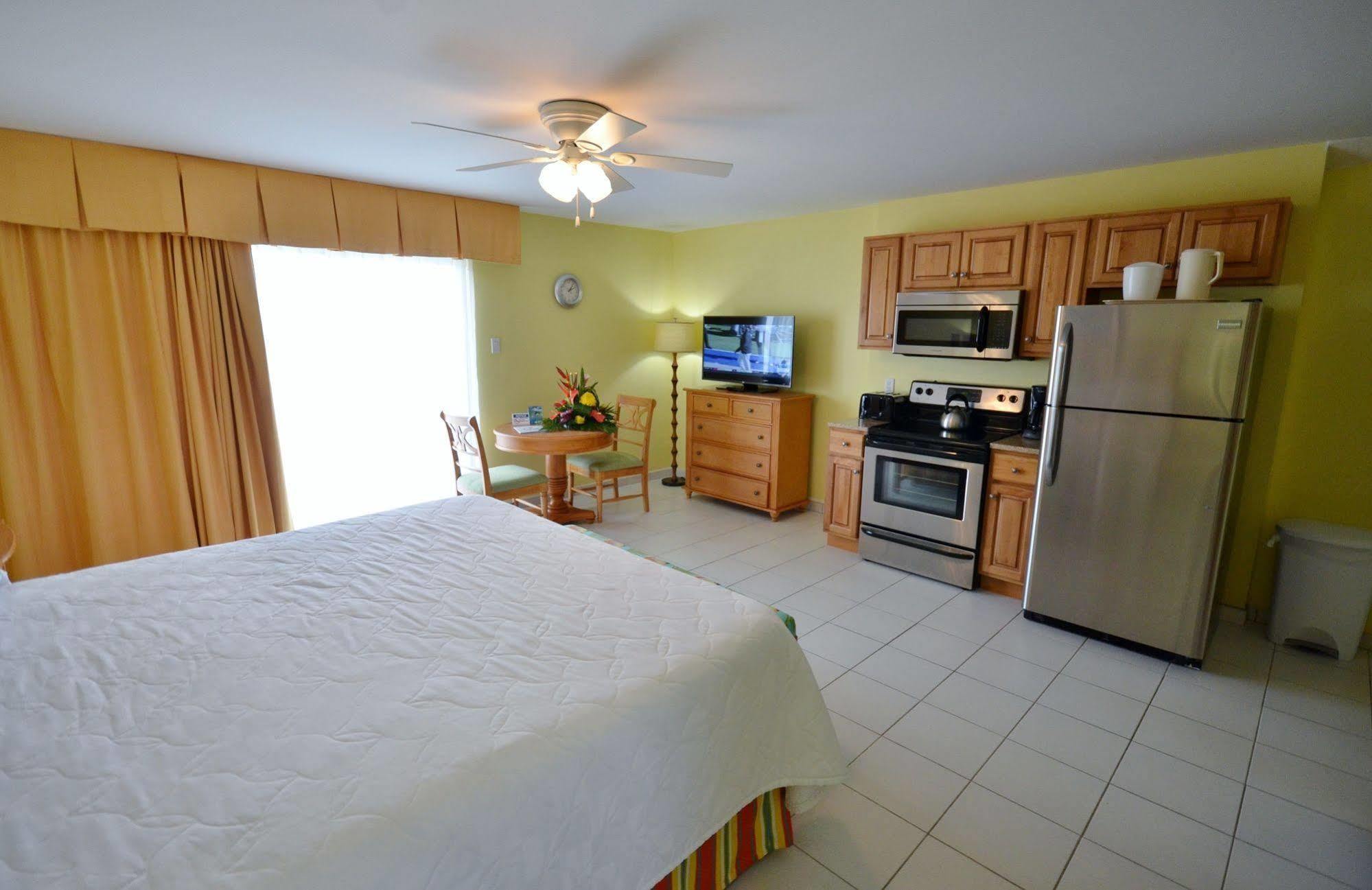 The Atrium Beach Resort And Spa, Ascend Hotel Collection Simpson Bay Extérieur photo